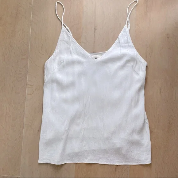 ARITZIA WILFRED FREE Classic White V-Neck Camisole Top - Picture 3 of 8